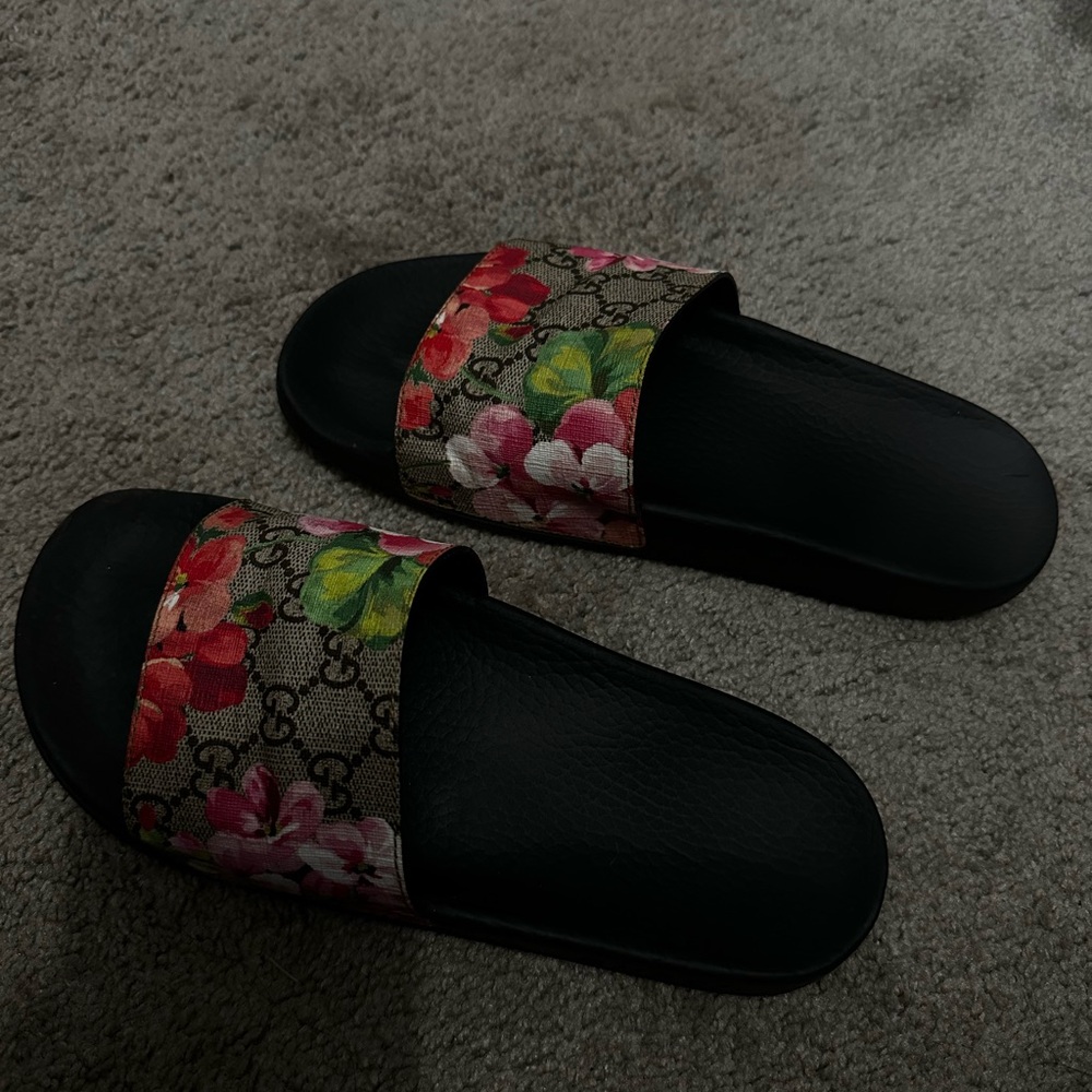 Gucci Women's Floral Slide Sandals - Black and Pink - Picture 2 of 3